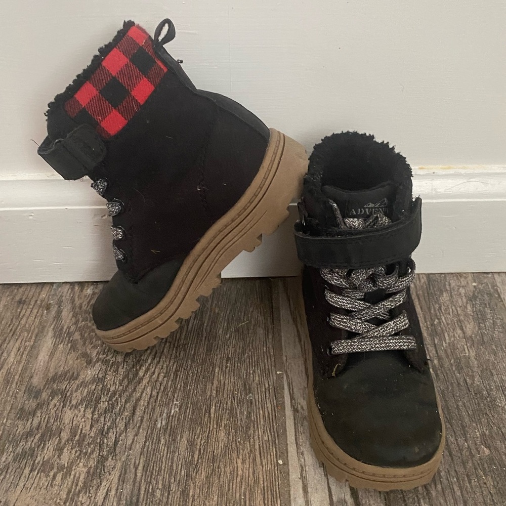 Toddler boys outdoor books, red buffalo plaid/black